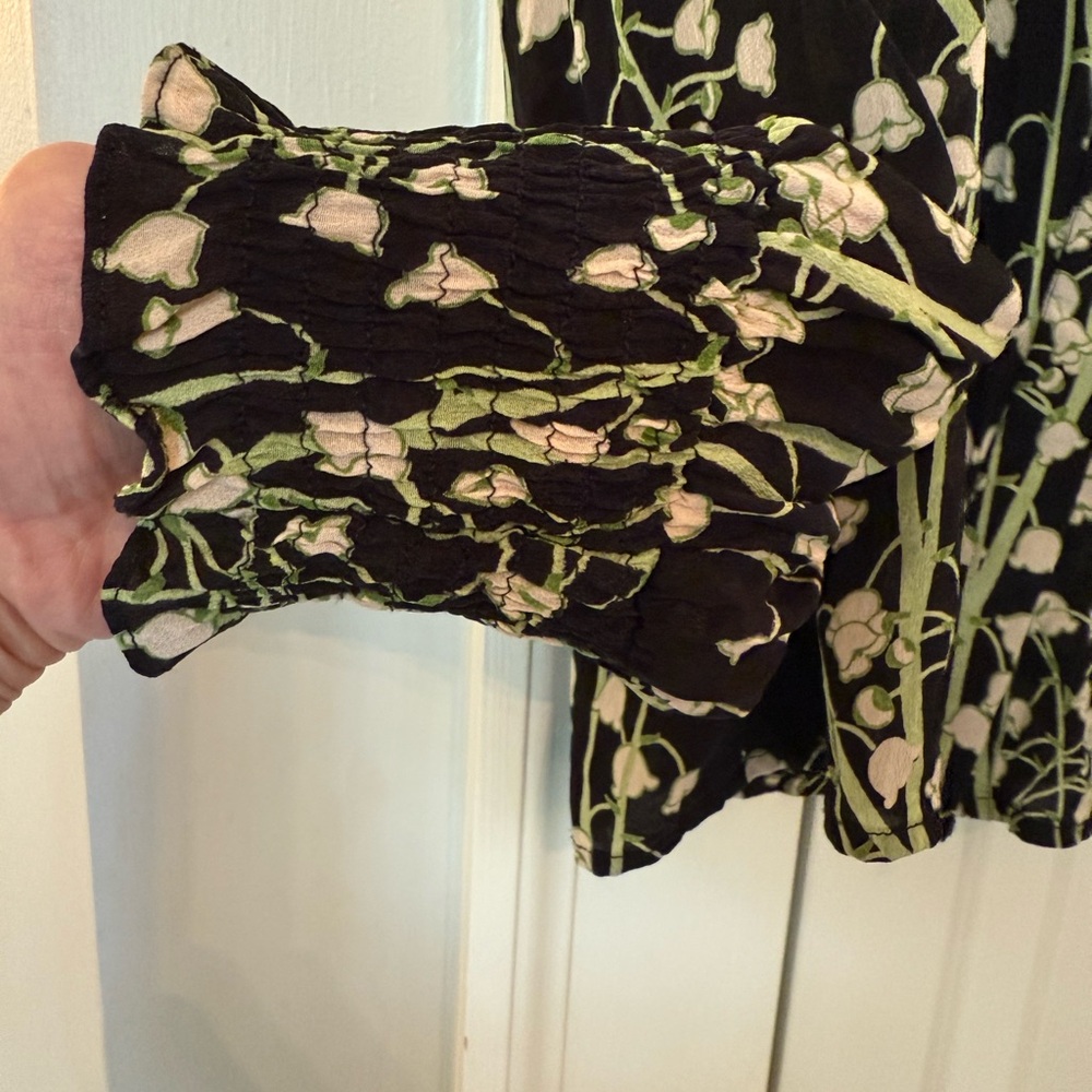 Elizabeth James The Label Ellery Blouse in Sprig Floral Print. size is XL - Picture 6 of 8
